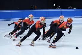 曼联小将科利尔：与弗莱彻风格相似，首进大名单兴奋难忘曼联中场小将科利尔表示，加盟曼联后感受到达伦 - 弗莱彻的指导，信心大增。他在曼联取得成长，期待未来在顶级赛事中发挥。